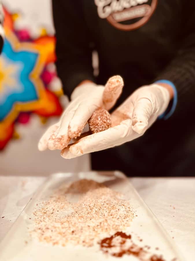 1.5h Cusco Chocolate Workshop - Truffles & Hot Chocolate - Rolling, shaping, and coating 20 chocolates