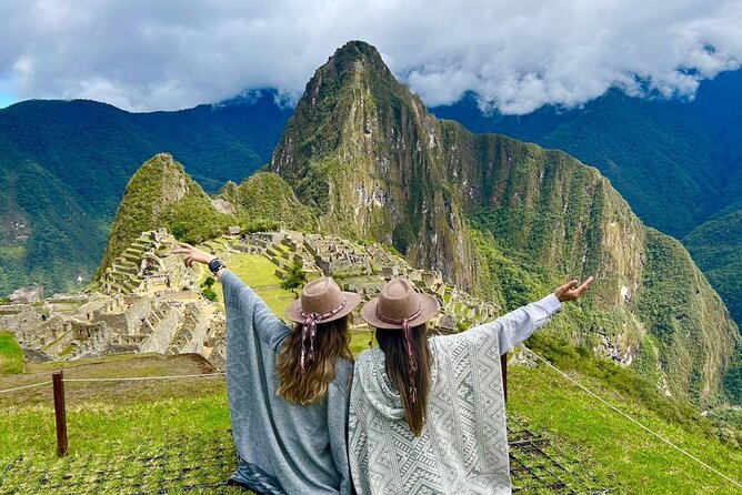 2-Day Machu Picchu Tour by train from Cusco ( All included ) - Choosing a mountain hike or the Sun Gate