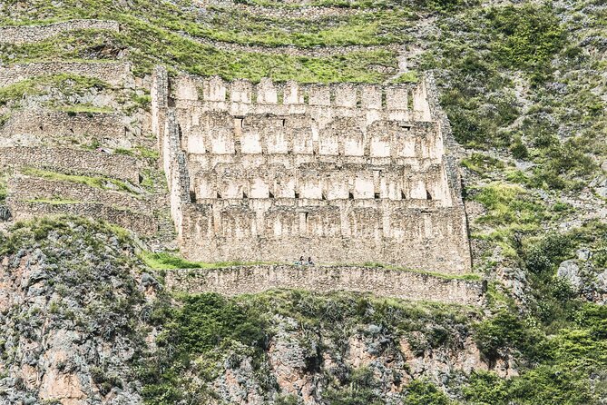 2 Day Sacred Valley and Machu Picchu Guided Tour from Cusco - Pisac, where shopping and ruins share the day