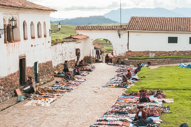 2 Day Sacred Valley and Machu Picchu Guided Tour from Cusco - Group size, guides, and the human side of the tour