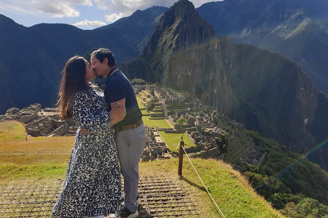 2-Day Sacred Valley & Machu Picchu Group Tour from Cusco - The train to Aguas Calientes and the overnight stay
