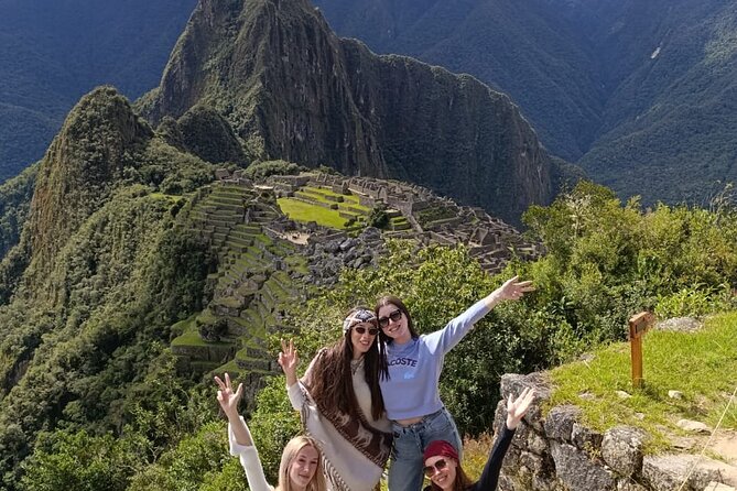 2-Day Sacred Valley & Machu Picchu Tour by Train from Cusco - Chinchero: alpacas and old weaving skills