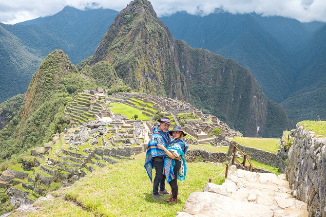 2-Day Tour: Sacred Valley & Machu Picchu – All Tickets Included - Ollantaytambo before the train