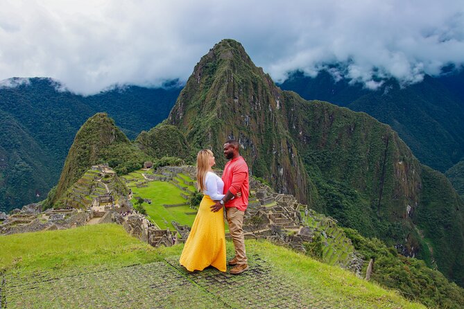 2-Day Tour: Sacred Valley & Machu Picchu – All Tickets Included - From Cusco to Awana Kancha and Taray