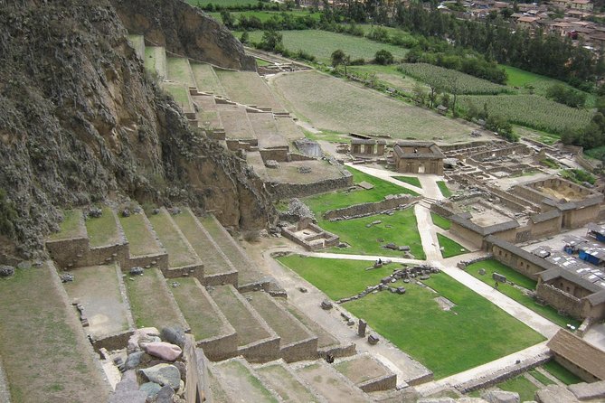 2 Days : Sacred Valley Conection Machu Picchu || Private Tour || - Lunch, train, and the return to Cusco