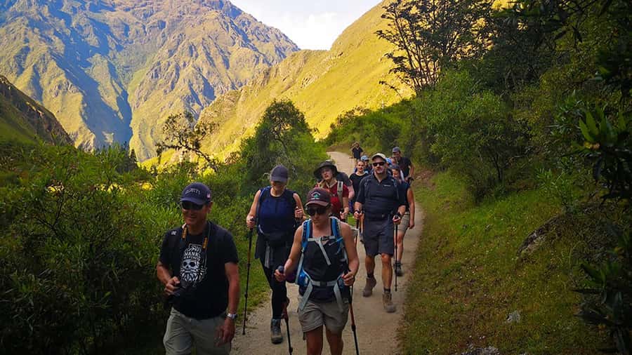 4 days/3 nights: Inka Jungle Trek to Machu Picchu - Day 1: cycling from Abra Málaga to Santa María