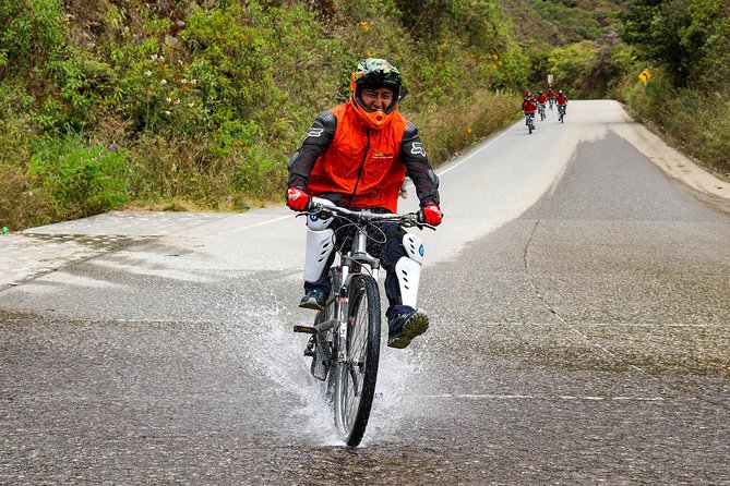 4 Days Inca Jungle to Machu Picchu Standard - Day one: biking down from Abra Malaga