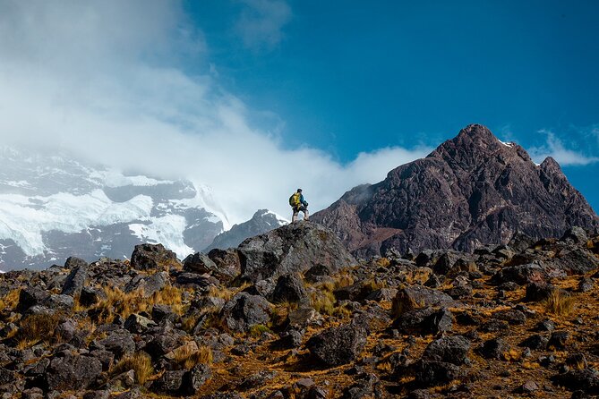 Ausangate and Rainbow Mountain Trek – 3 Days / 2 Nights - Day 1: Upis, Arapa Pass, and a night beneath Ausangate