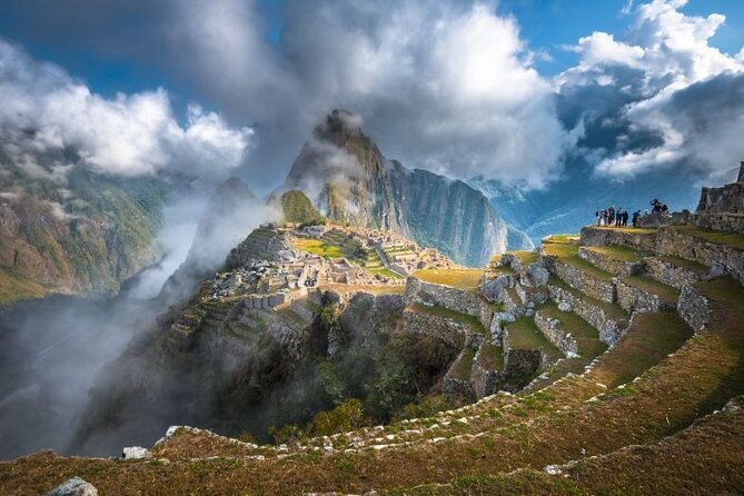 Belmond Hiram Bingham Train to Machupicchu - Full Day - Watching the Andes from the Observation Car