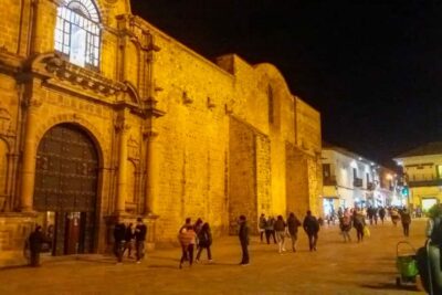 Best of Cusco: Night Tour, Pisco Sour Lessons, and Dinner