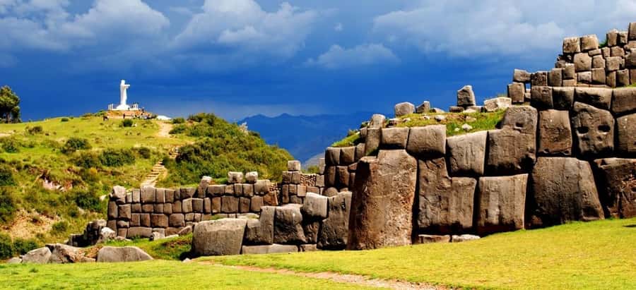 City Tour Cusco Qoricancha Sacsayhuaman y Tambomachay - Sacsayhuamán and the scale of Inca stonework