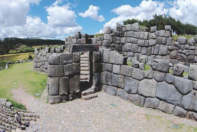 City Tour in Cusco & visit Museum South American Camelid Private. - Q’enqo: carved stone and ritual questions