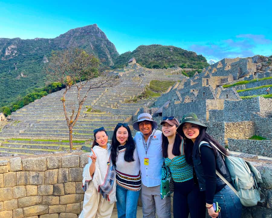 CUSCO: Full Day All Included Private Machu Picchu Experience - The early road from Cusco to Ollantaytambo