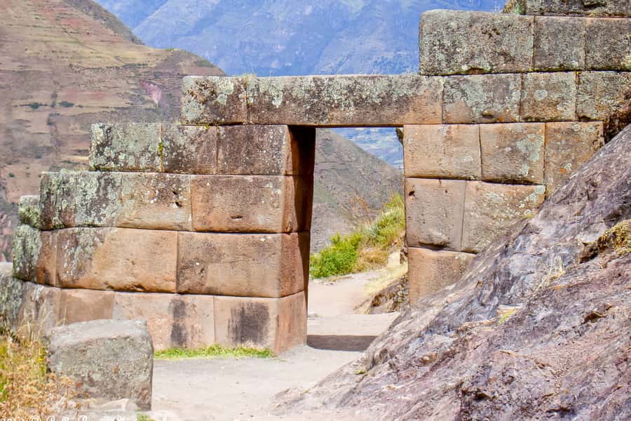 Cusco: Full-Day Sacred Valley History Tour - El Mirador and the first view into the valley