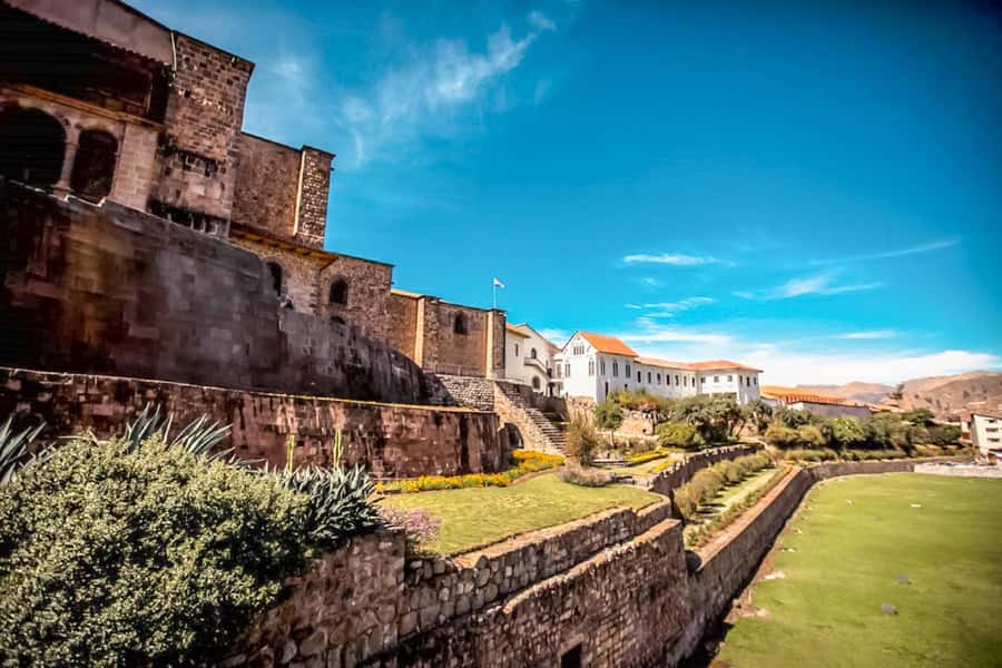 Cusco: Half-Day City and Nearby Archaeological Sites Tour - Qenqo, a smaller site with a religious role