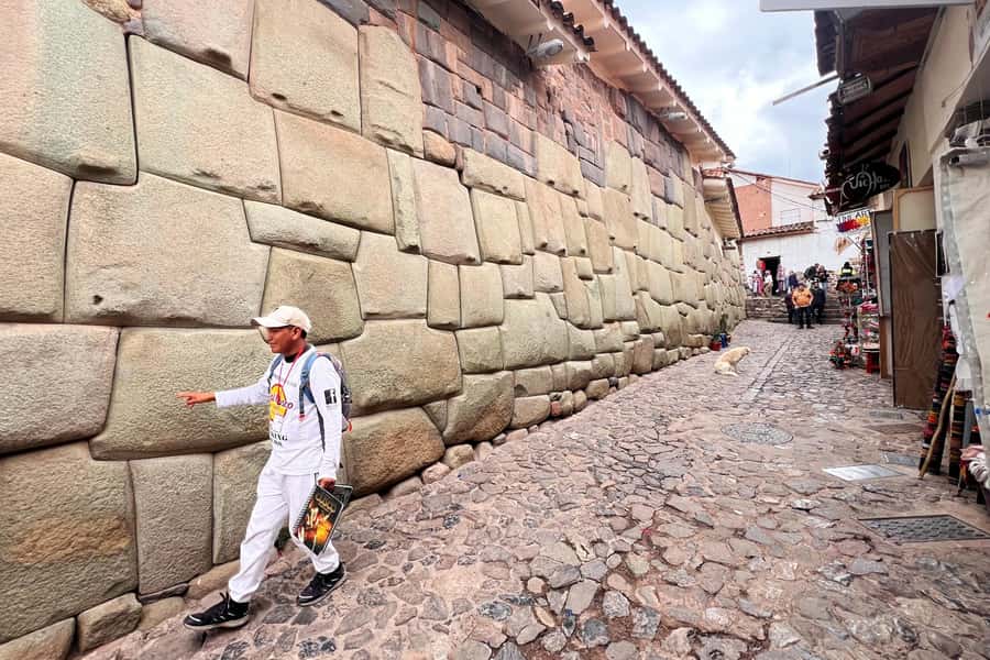Cusco: Historic Walking Tour with Pisco Sour and Music Show - A useful first walk through Cusco