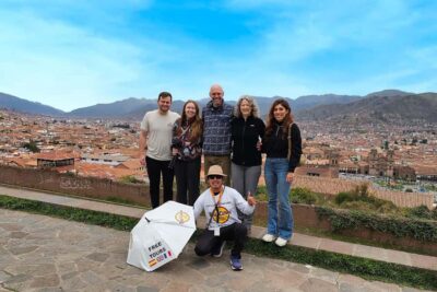 Historic Walking Tour with Pisco Sour and Music Show