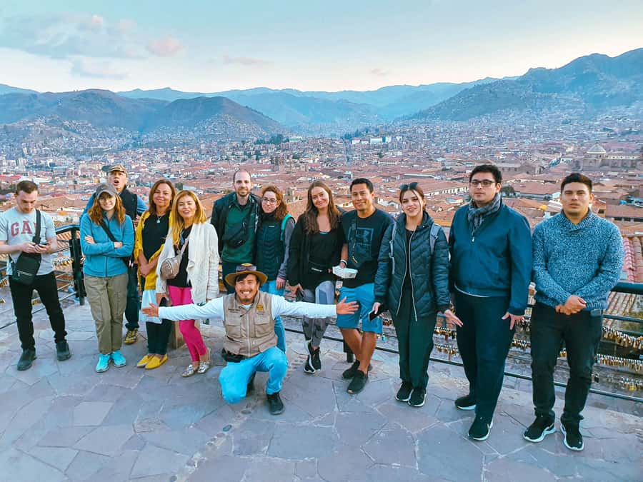 Cusco: Historic Walking Tour with Pisco Sour and Music Show - The luthier workshop and Andean music