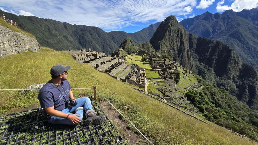 Cusco: Machu Picchu Day Trip with Train + Entrance ticket - Group size, language, and guide quality
