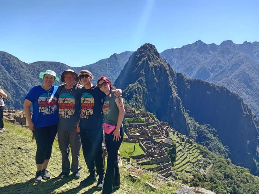 Cusco: Machu Picchu Day Trip with Train + Entrance ticket - The train from Ollantaytambo to Aguas Calientes