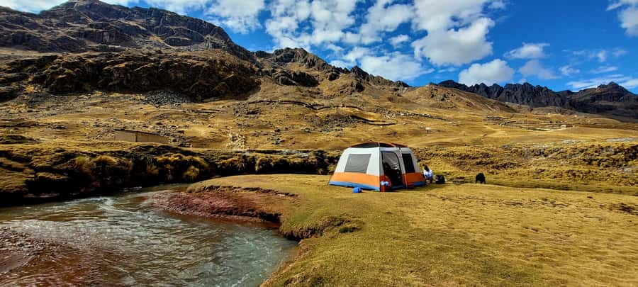 Cusco: Rainbow Mountain & Red Valley Tour with Picnic meals - Breakfast with the Andes around you