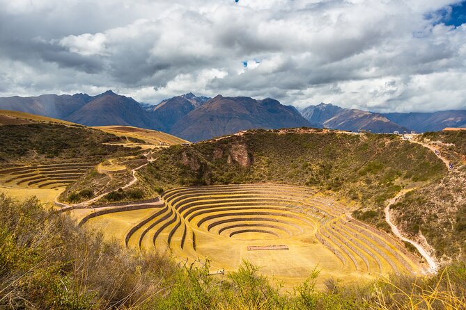 Cusco : Sacred Valley & Inca Trail to Machu Picchu 3 days - Day one: alpacas, Pisac, and the Sacred Valley