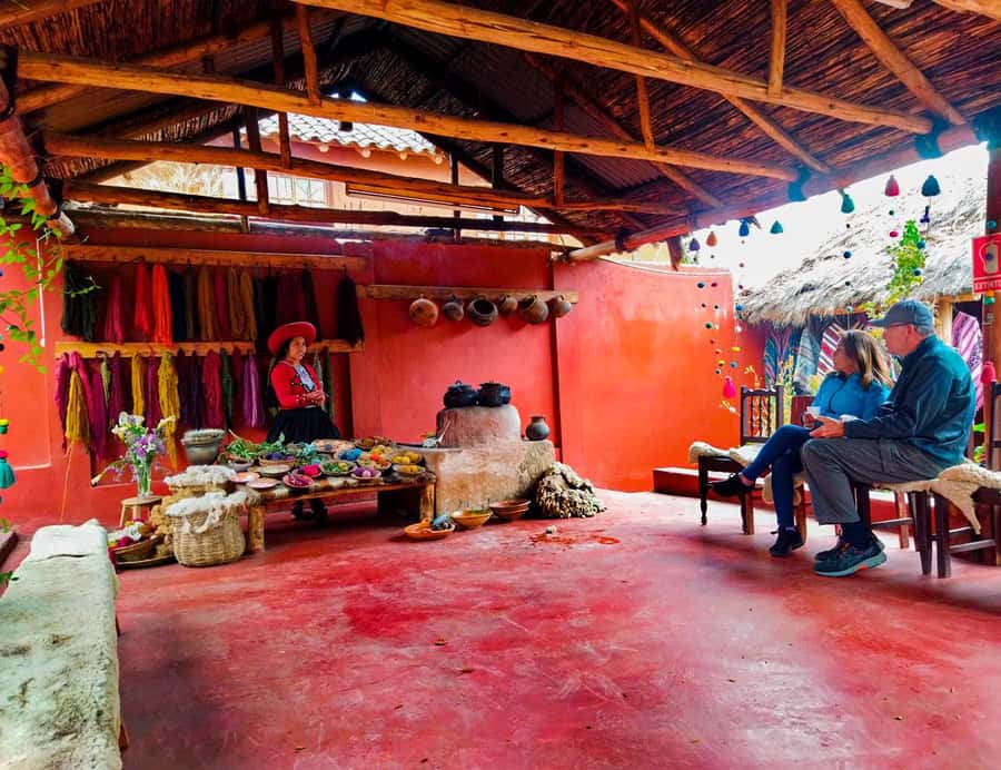Cusco:Sacred Valley Pisaq,Ollantaytambo,Chinchero with Lunch - The guides are a major part of the experience