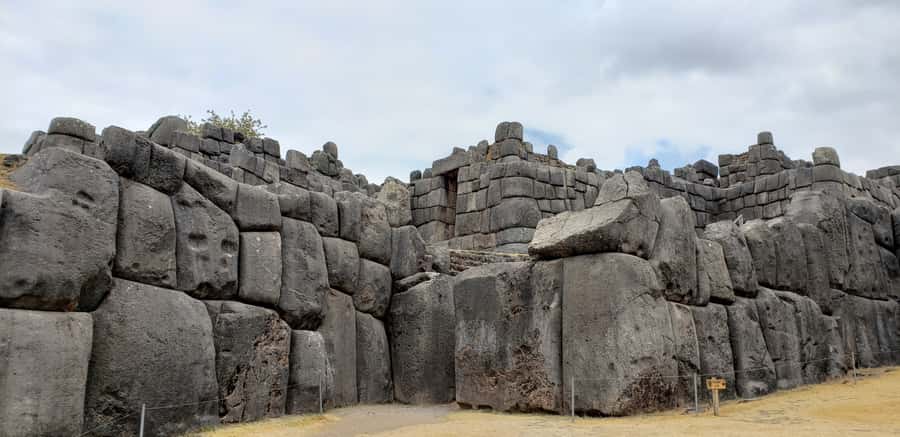 Cusco: Sacsayhuaman Guided Tour and 1-Hour Horseback Ride - Qenqo and the cave beneath the shrine