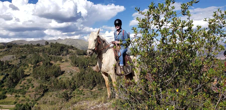 Cusco: Sacsayhuaman Guided Tour and 1-Hour Horseback Ride - Sacsayhuaman and the art of moving stone