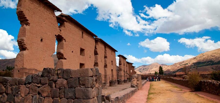 Cusco: Scenic Route of the Sun to Puno with Buffet Lunch - A buffet lunch near Sicuani
