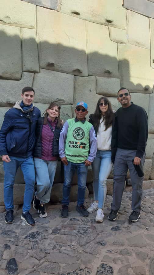 Cusco: Walking Tour with a Local Guide - Loreto Street and the meeting of two building traditions