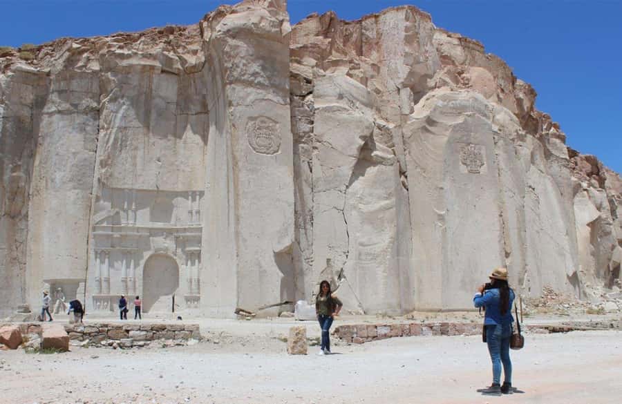 Excursion + Sillar and Culebrillas Route in Arequipa - Walking into Culebrillas canyon