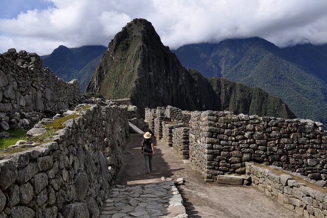 Experience Machu Picchu sustainably on a private tour from Cusco - The Caña Alta gift and what sustainability means here