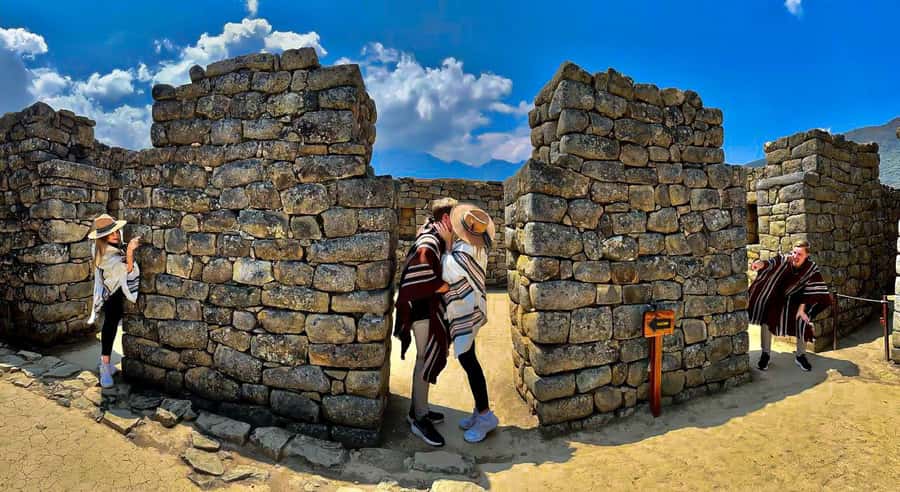 From Cusco: 1-day Machu Picchu Tour by Train - Small group, changing handoffs, and communication