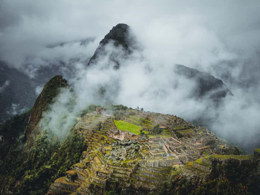 From Cusco: 2-Day Sacred Valley and Machupicchu by Train - Choosing between the standard train and Vistadome 360