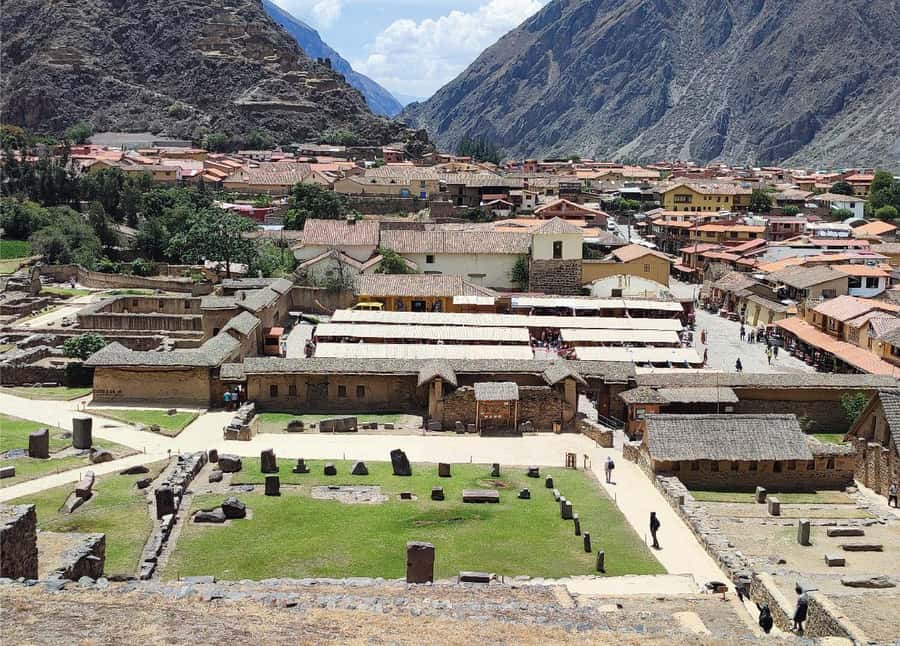 From Cusco: 2-Day Trip to the Sacred Valley and Machu Picchu - The Pisac market and lunch in Urubamba