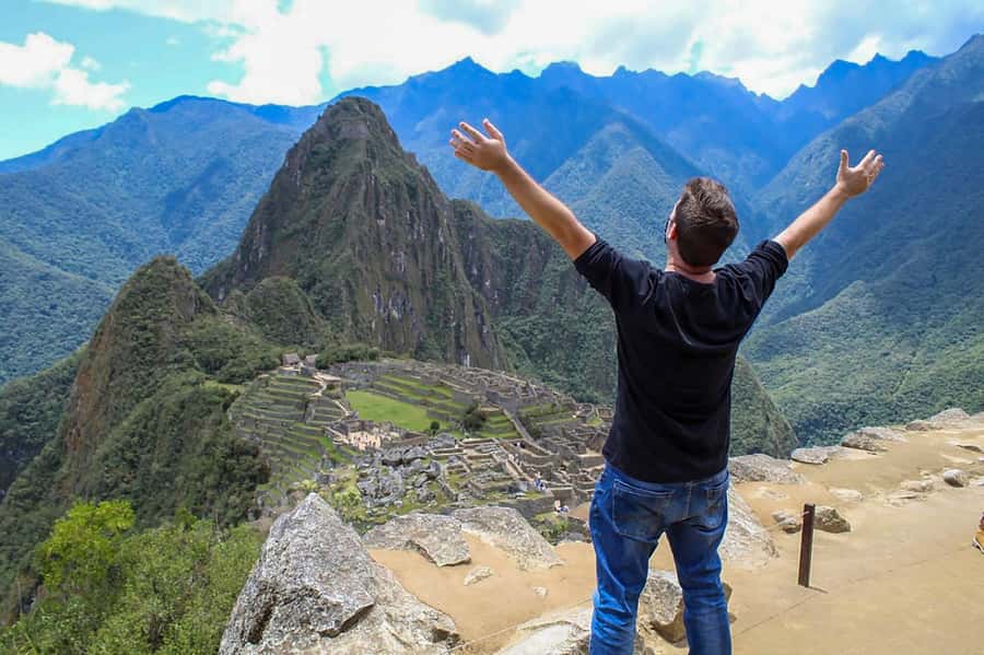 From Cusco: Full-Day Group Tour of Machu Picchu - Returning to Aguas Calientes for lunch