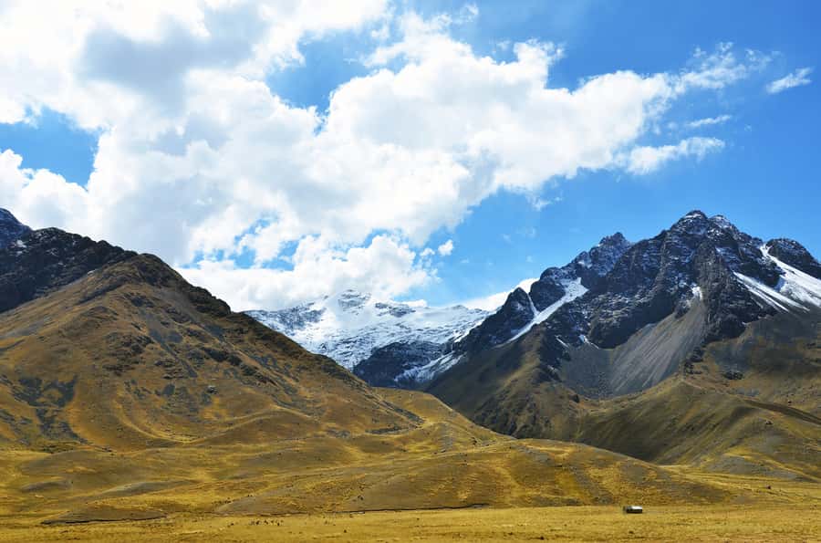 From Cusco: Full-Day Touristic Bus to Puno with Guided Tours - Lunch in Sicuani Breaks Up the Long Ride