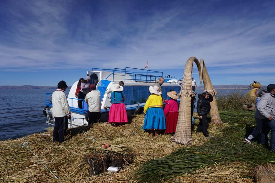 From Cusco: Lake Titicaca, Uros and Amantani by sleeper bus - The early-morning wait in Puno