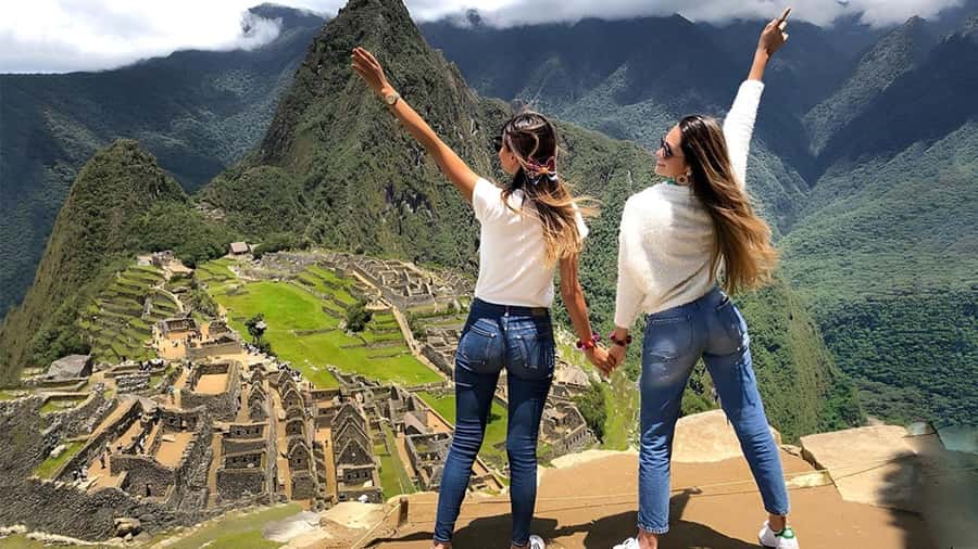 From Cusco: Machu Picchu Tour with Hiking Ticket - The early road from Cusco to Ollantaytambo