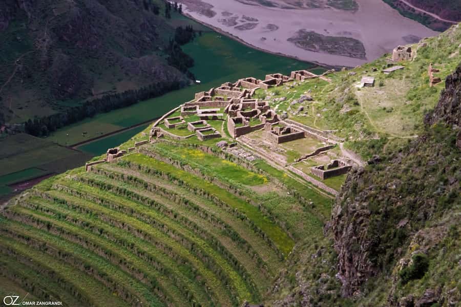 From Cusco: Sacred Valley of the Incas Full-Day Tour - Lunch and the road through the valley