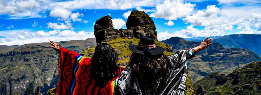 From Cusco: Waqrapukara Hike Full-Day Tour With Meals - The early drive through Acomayo Province