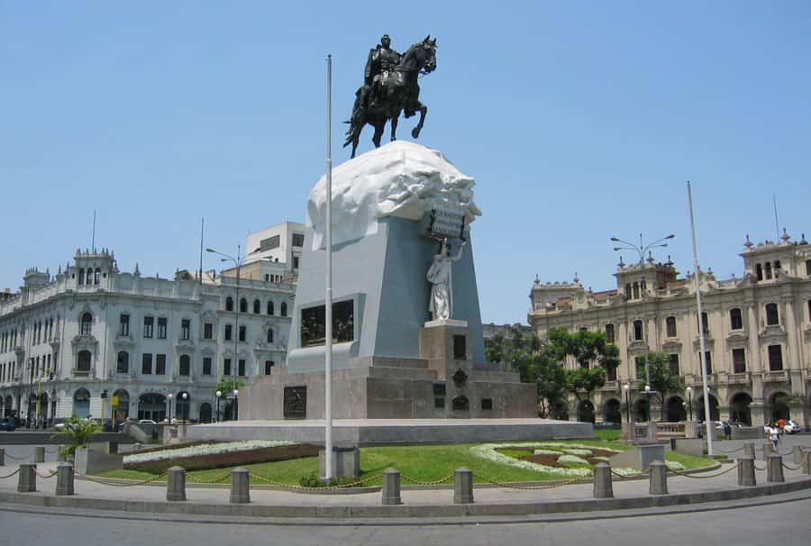 Lima: 7-Day Inca Tour with Flights and Machu Picchu - Day one: Lima’s pyramid and colonial heart