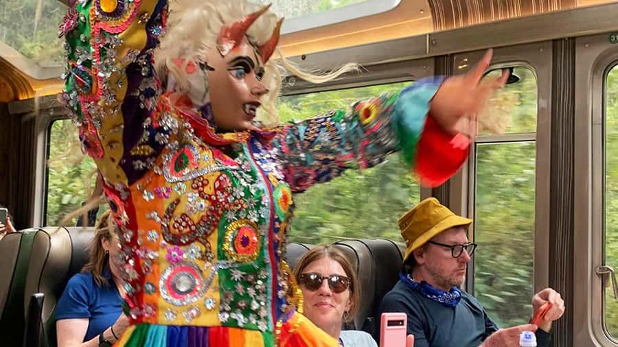 Machu Picchu: 1-day tour by Vistadome Observatory train - Ollantaytambo and the 105-minute Vistadome ride
