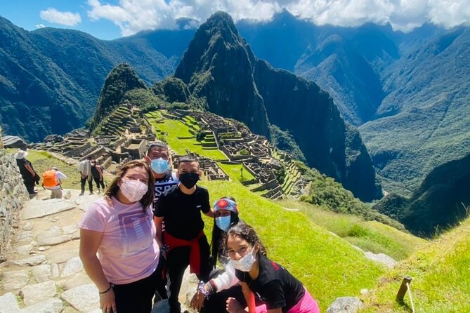 Machu picchu one day by train all included - The bus up to Machu Picchu
