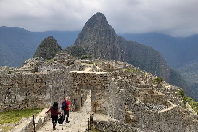 Machu Picchu Private Archaeological and Historical Guided Tour - Exploring the citadel from terraces to temples