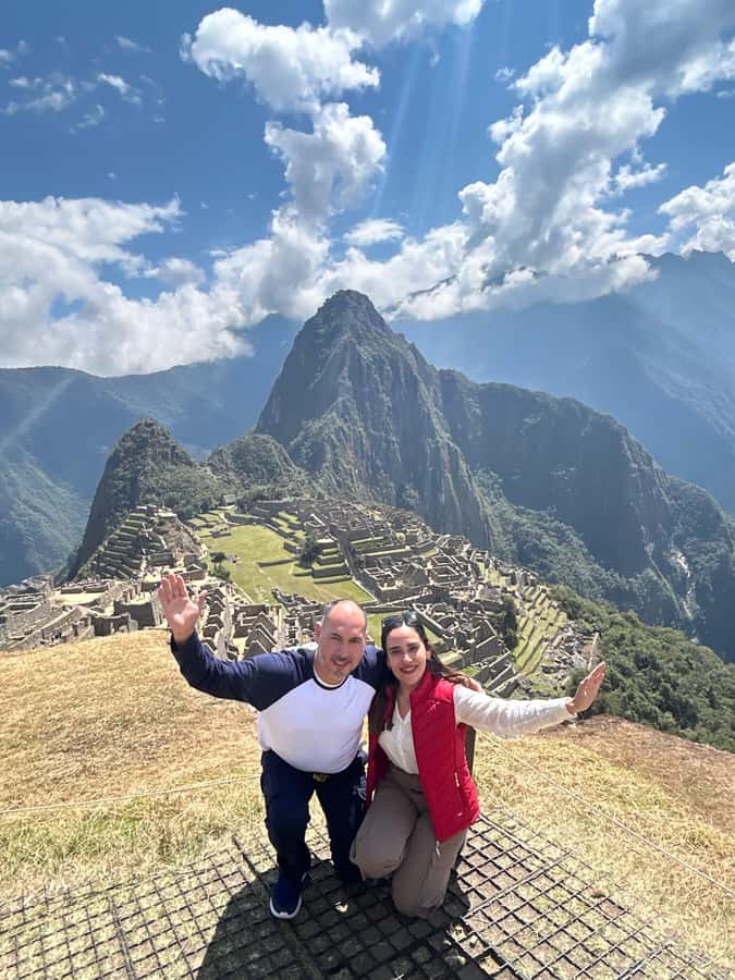 Machu Picchu: Private Tour Guide Service for up to 15 people - Key points at a glance