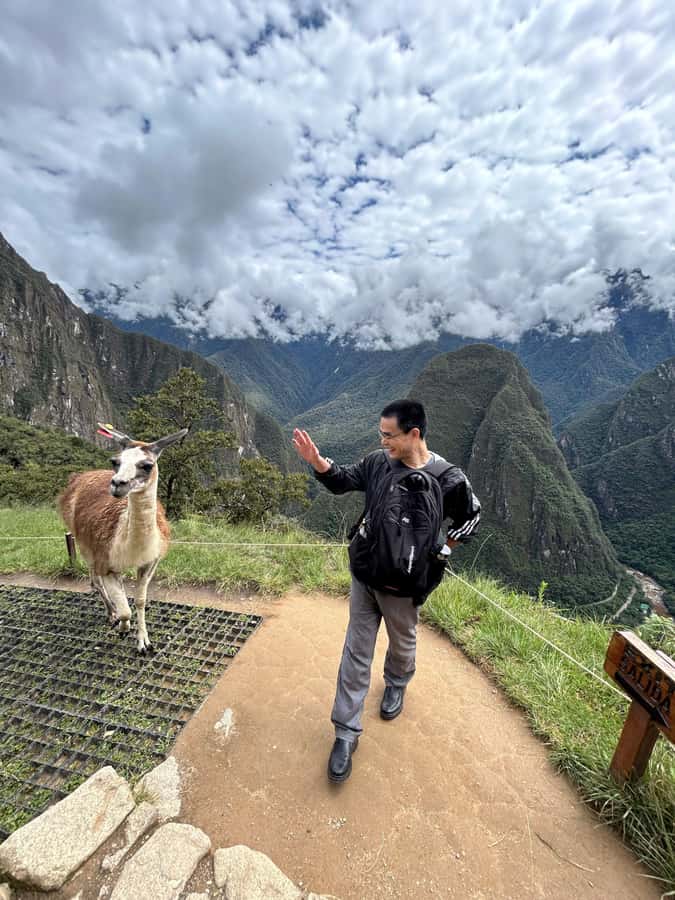 Machu Picchu: Private Tour Guide Service for up to 15 people - Temple of the Three Windows