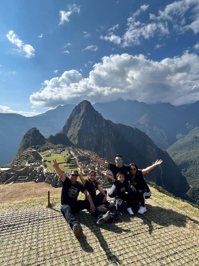 Machu Picchu: Private Tour Guide Service for up to 15 people - The night-before briefing in Aguas Calientes