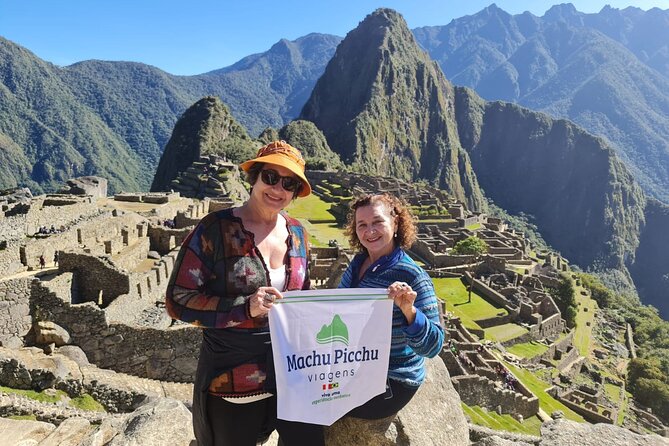 Machu Picchu & Sacred Valley 2-Day Tour - Morning at Awana Kancha